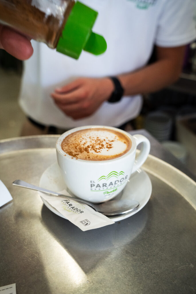 Café servido en El Parador Pueblo